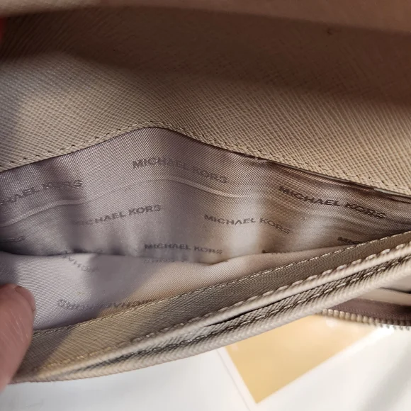 Michael Kors Pebbled Leather Continental Wallet/Wristlet NWOT - Picture 13 of 15